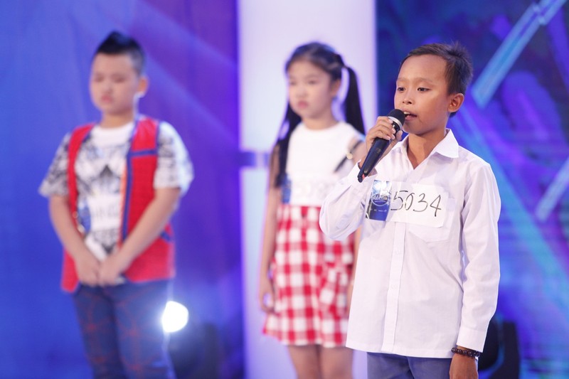 Toc Tien Isaac bat dong tren ghe nong Vietnam Idol Kids-Hinh-4